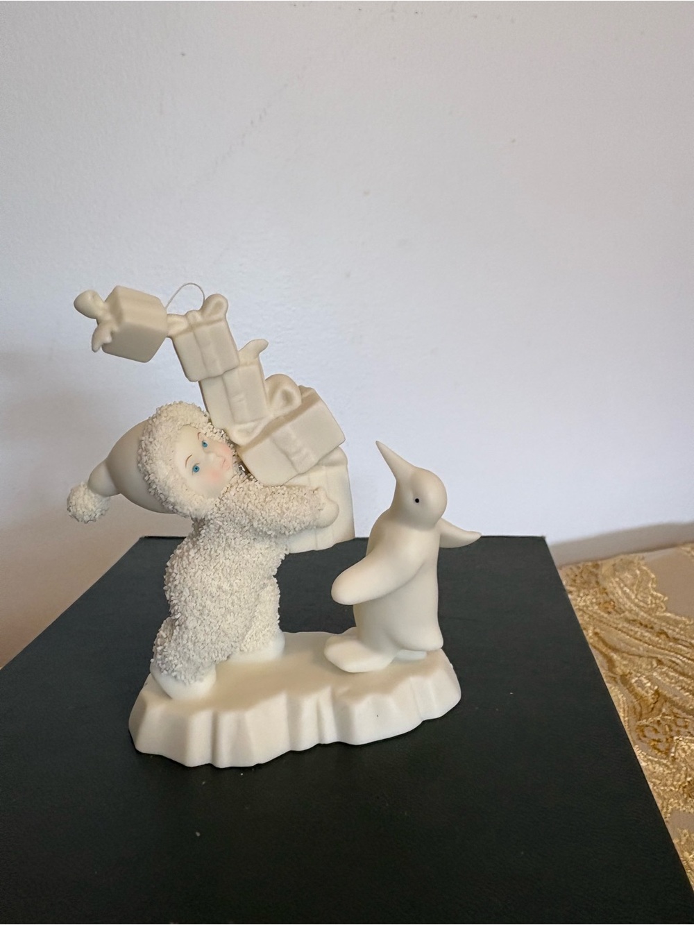 Vintage Snowbabies “I have lots to give” figurine Department 56